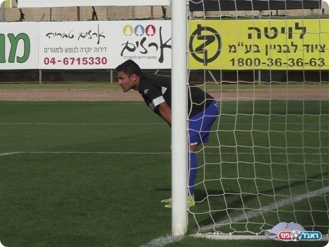 הפך לשוער. נחמיאס בין הקורות (שקד מורג)